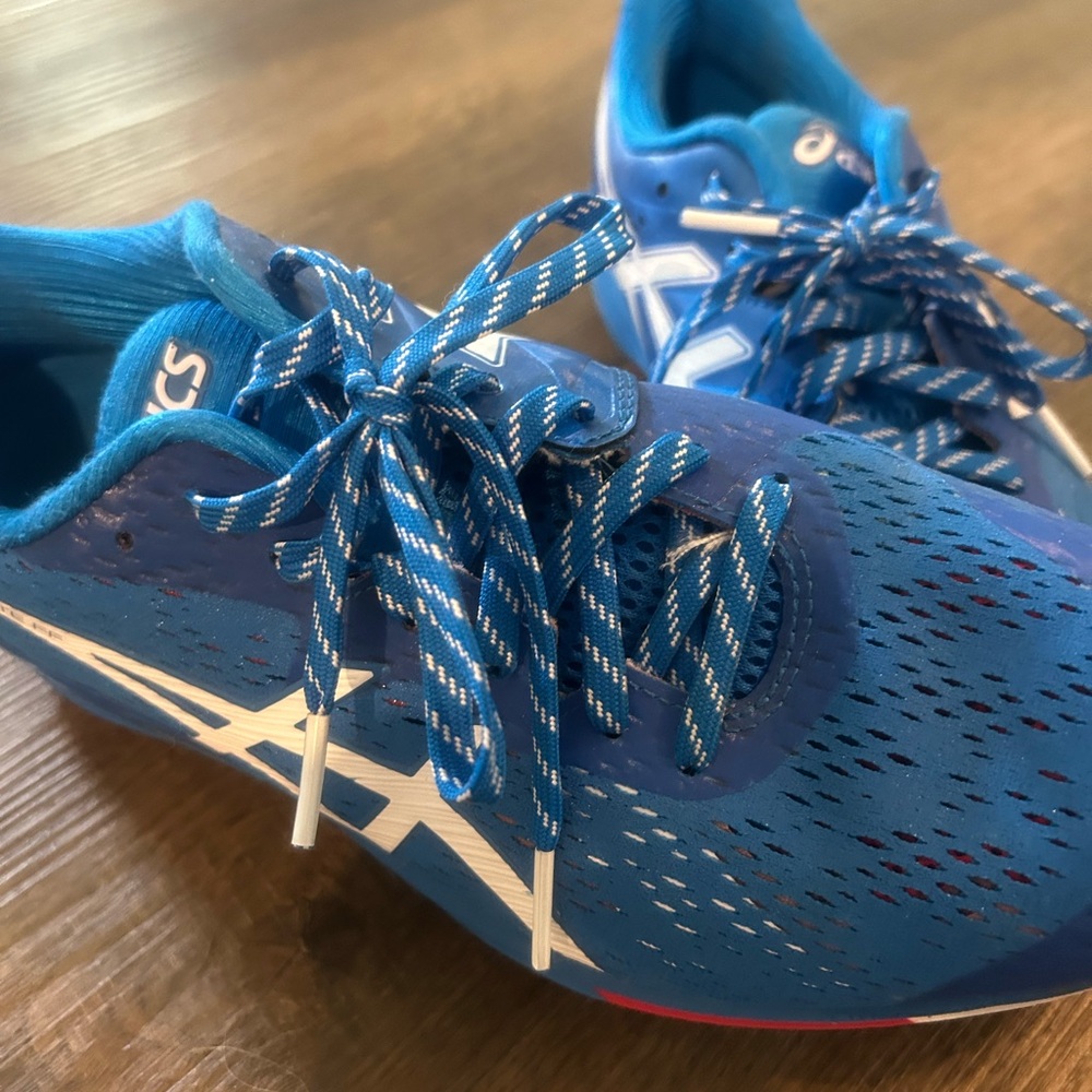 Asics Blue Sneakers with Breathable Mesh and Supportive Design